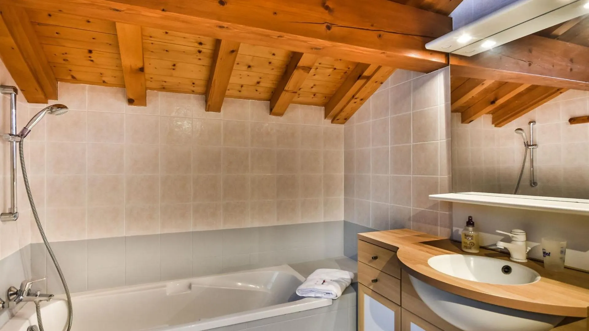 Chalet Familial Confortable 7 Pers, 800M Des Pistes, Terrasse, Parking, Wifi, Equipements Modernes - Fr-1-685-77 Les Gets